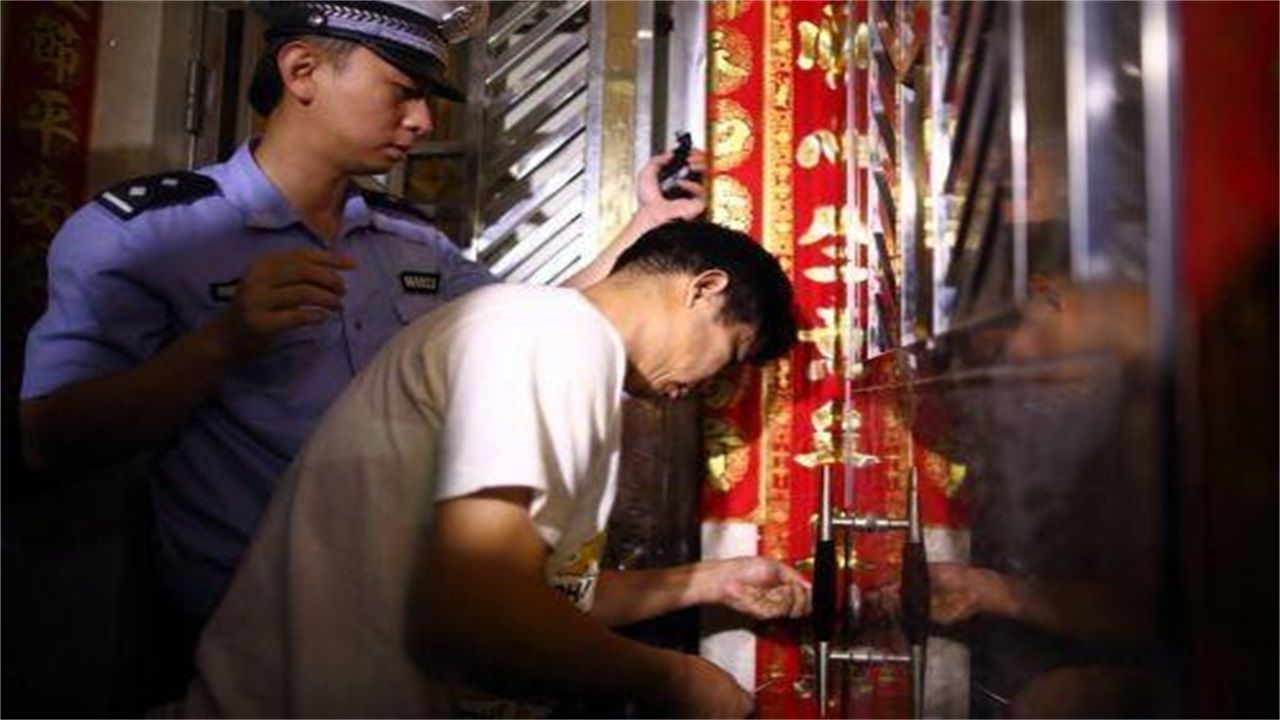 南平请开锁师傅开了锁后，师傅